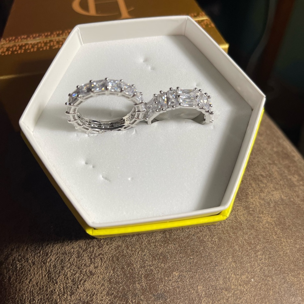 Bomb Party April Ring SIZE 7 Infinity Pavé Ring with Sparkling Stones